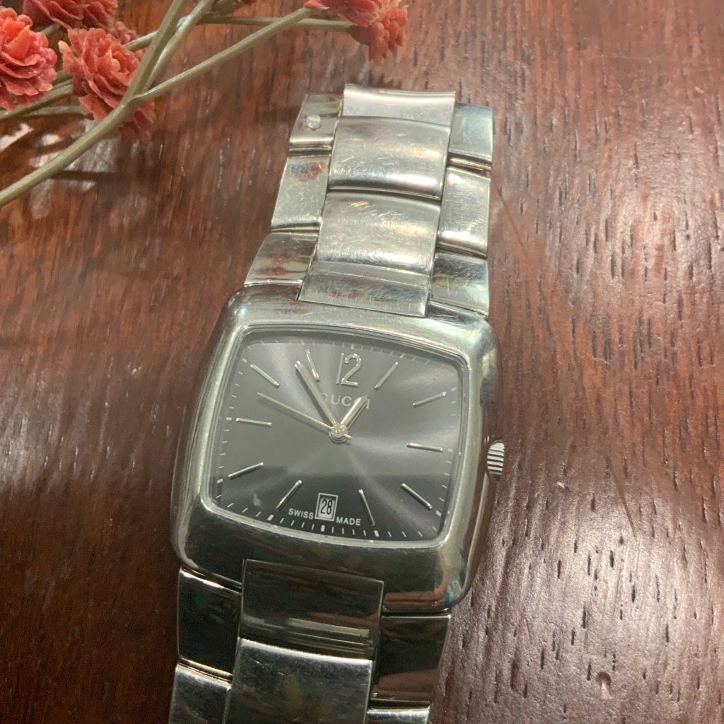 Gucci Black Dial Silver Bracelet Watch